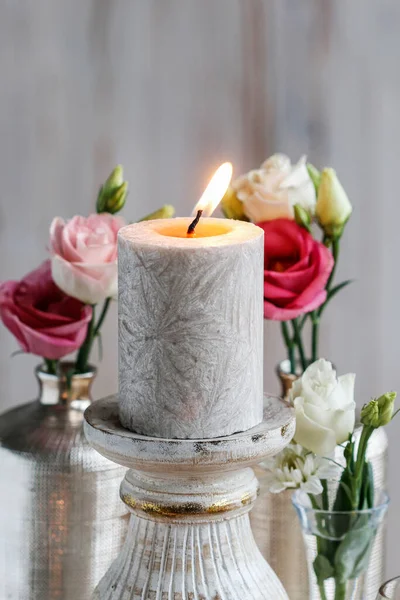 Krásná Svíčka Eustoma Květiny Pozadí Party Dekorace — Stock fotografie