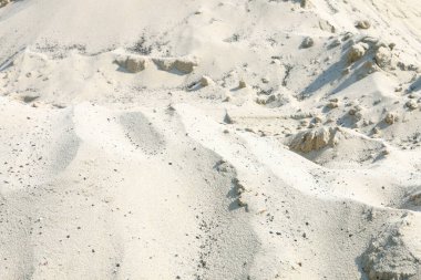 Çöldeki kum tepeleri. Kumun yakın fotoğrafını çek. Grafiksel kaynaklar