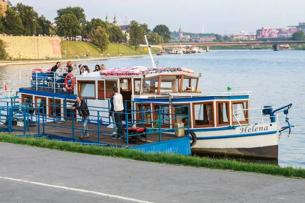 Баржі Кораблі Річці Вісла Поблизу Вавельського Королівського Замку Кракові Польща — стокове фото