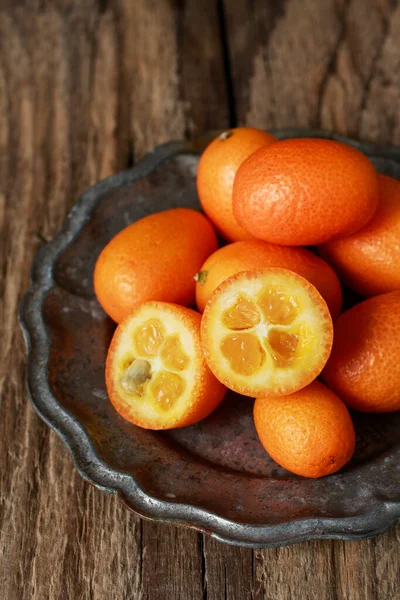 Kumquats Maduros Sobre Fondo Madera Alimento Saludable — Foto de Stock