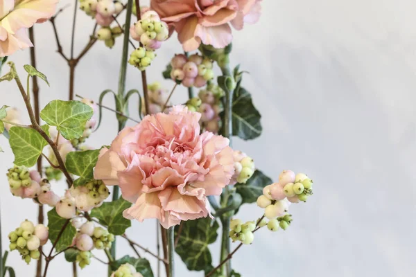 Moderno Arreglo Floral Con Claveles Rosas Decoración Del Partido — Foto de Stock