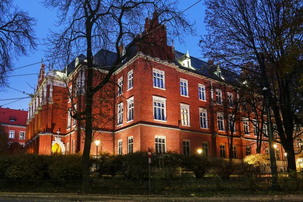 ポーランドのクラクフにあるヤゲウォ大学の本館 — ストック写真