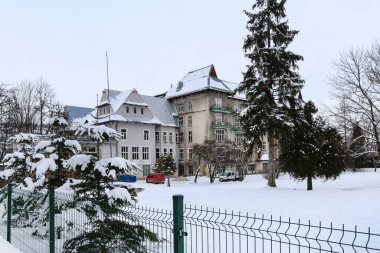 Zakopane Polonya 'daki Bölge Ofisi' ne dönüştürülmüş tarihi bir bina olan Chalubinski Oteli..