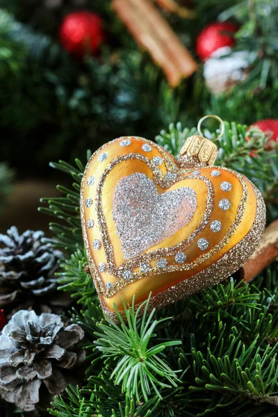 Vánoční Ozdoba Ozdoby Tvaru Srdce Jedle Kornouty Slavnostní Čas — Stock fotografie