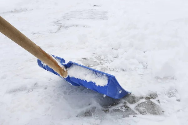 Removendo Neve Calçada Após Tempestade Neve Hora Inverno — Fotografia de Stock