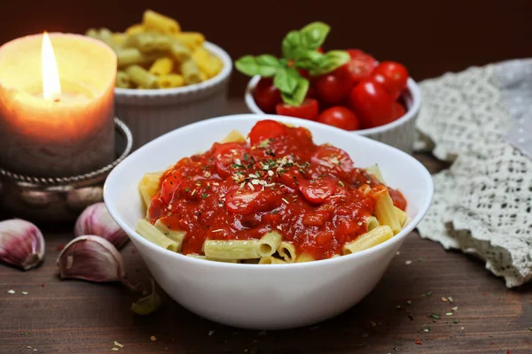 Zelfgemaakte Pasta Met Tomatensaus Lunchtijd — Stockfoto