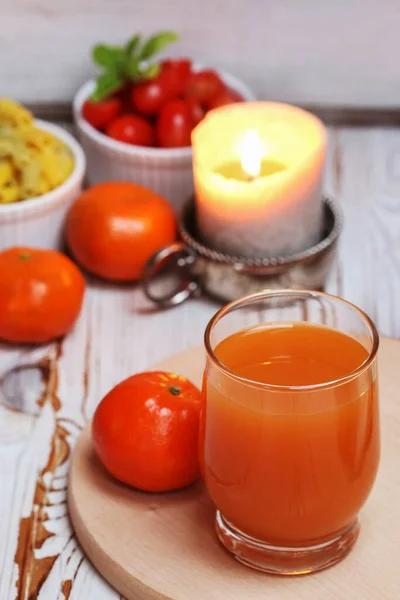 Ein Glas Orangensaft Und Frisches Obst Auf Dem Tisch Gesunde — Stockfoto