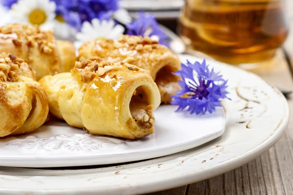 Lezzetli kahvaltı: Karamel dolgulu buns — Stok fotoğraf