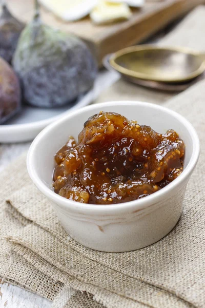 Bowl of fig jam and raw figs — Stock Photo, Image