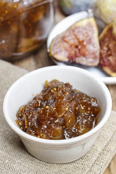 Schüssel mit Feigenmarmelade — Stockfoto