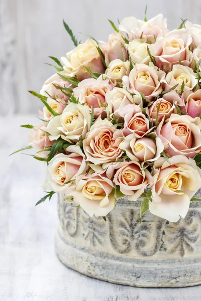 Basket of roses — Stock Photo, Image