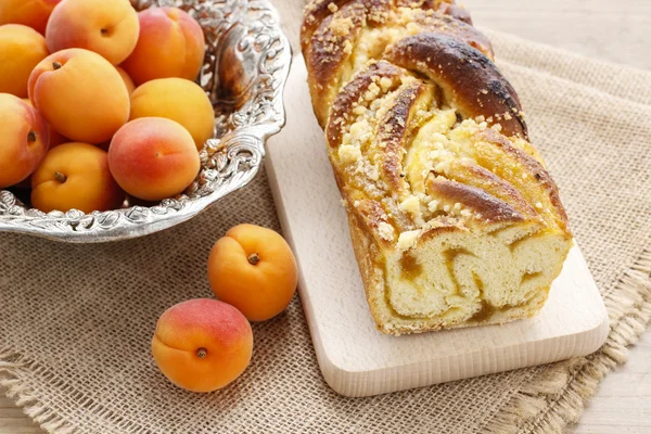 Apricot cake — Stock Photo, Image