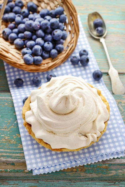 Pavlova met bosbessen — Stockfoto