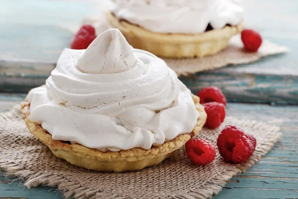 Bolo de pavlova com framboesas — Fotografia de Stock