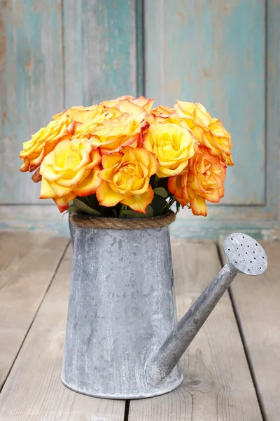 Turuncu gül, kopya alanı buketi