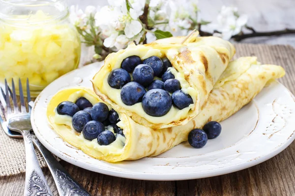 Crepes with blueberries — Stock Photo, Image