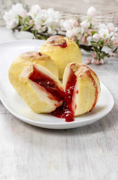 Manzanas al horno rellenas de mermelada —  Fotos de Stock