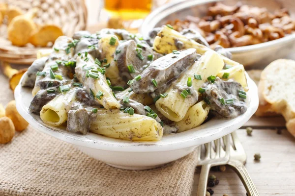 Maccheroni con funghi — Foto Stock