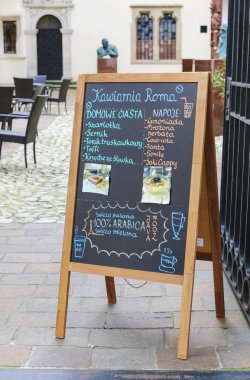 Sokak menü kurulu ünlü Roma Cafe, Krakow, Polonya