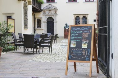 Sokak menü kurulu ünlü Roma Cafe, Krakow, Polonya