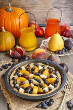 Şeftali, kabak, Erik, armut ve yaban mersini sonbahar küme ile tart