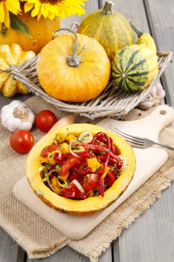 Sebze salatası kabak hizmet