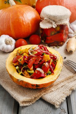 Sebze salatası kabak hizmet