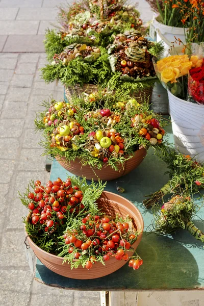 Street stall with flowers at the Main Market Square, Krakow, Pol — Stock Photo, Image
