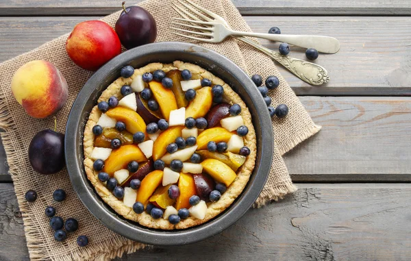 Tart with peach, pumpkin, plum, pear and blueberry in autumn set — Stock Photo, Image