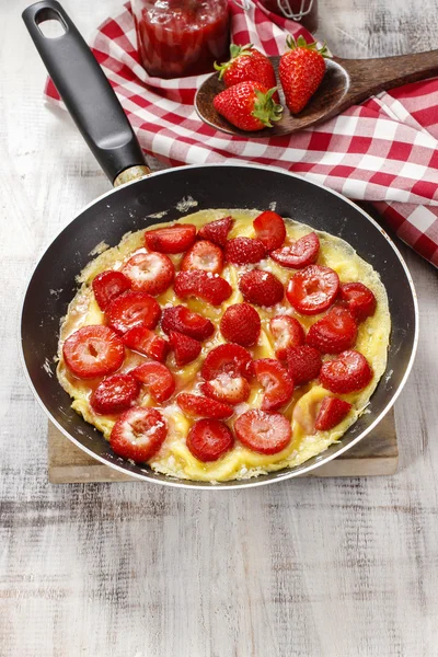 Strawberry omelette on frying pan — Stock Photo, Image