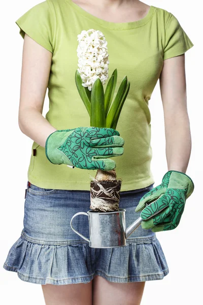 Jovem mulher segurando flor jacinto branco — Fotografia de Stock