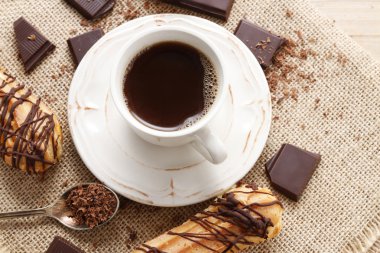 Fincan kahve ve eklerleri