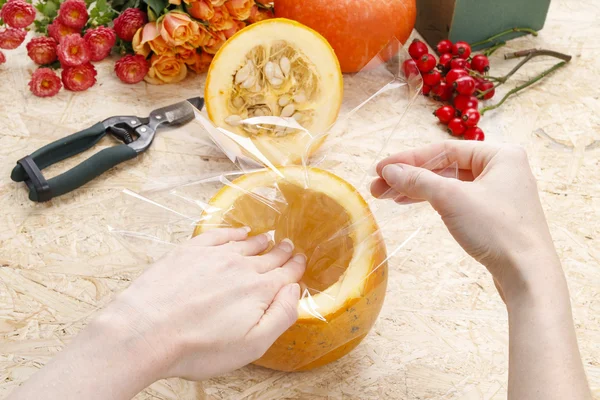 Stock image How to make a Thanksgiving centerpiece - step by step