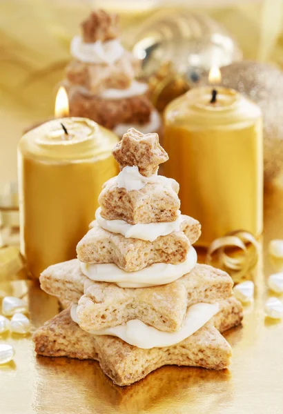 Gingerbread christmas trees. Beautiful xmas dessert — Stock Photo, Image