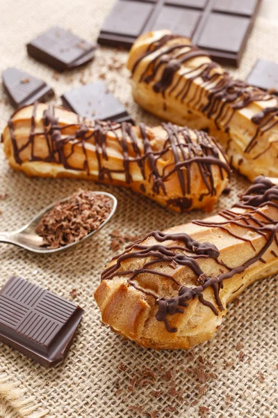 Eclairs com chocolate — Fotografia de Stock