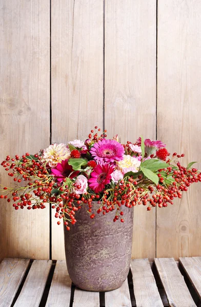 Boeket van gerbera en dahlia bloemen — Stockfoto