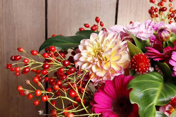 Buquê de flores de gerbera e dália — Fotografia de Stock