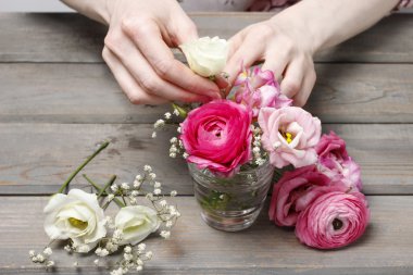 Nasıl güzel küçük Düğünçiçeği ve eustoma flo buket yapmak