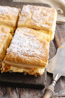 Kremalı pasta puf böreği, dolu iki kat yapılan şanti