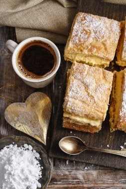 Kremalı pasta puf böreği, dolu iki kat yapılan şanti