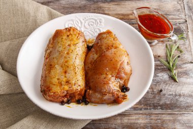 Tavşan eti otlar ile