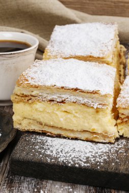 Kremalı pasta puf böreği, dolu iki kat yapılan şanti