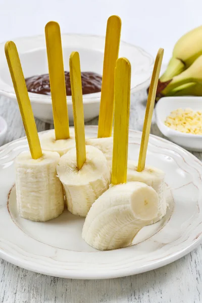 Como fazer bananas com chocolate mergulhado passo a passo, tutorial — Fotografia de Stock