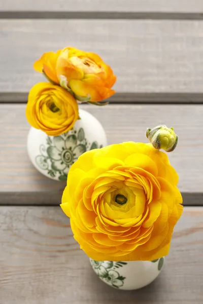 Decoración floral de flores de buttercup persas amarillas (ranunculu —  Fotos de Stock