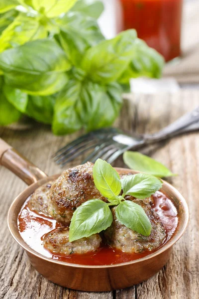 Gehaktballen in tomatensaus — Stockfoto