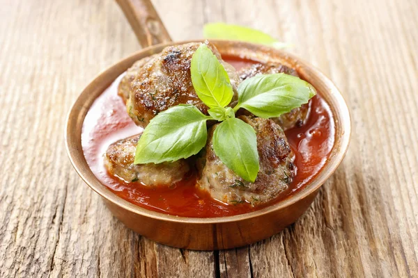 Domates soslu köfte.