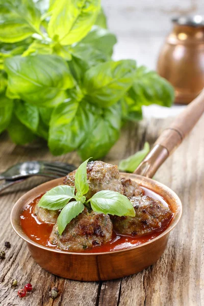 Gehaktballen in tomatensaus — Stockfoto