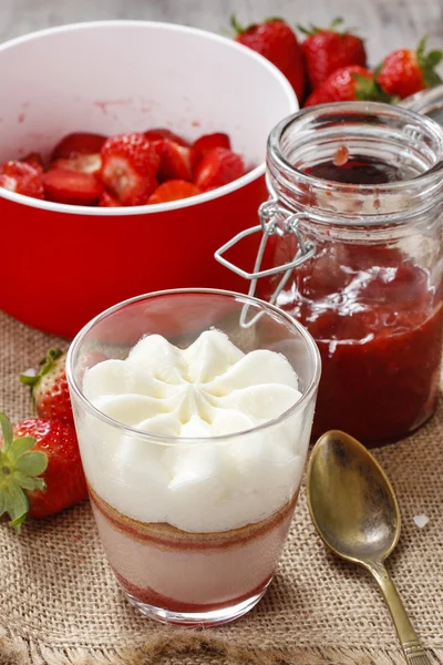 Layer strawberry dessert with whipped cream topping — Stock Photo, Image