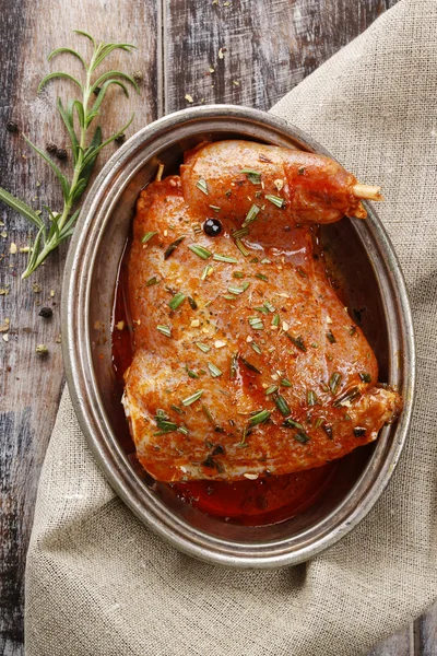 Tavşan eti otlar ile