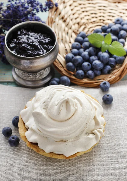 Pavlova with blueberries — Stock Photo, Image